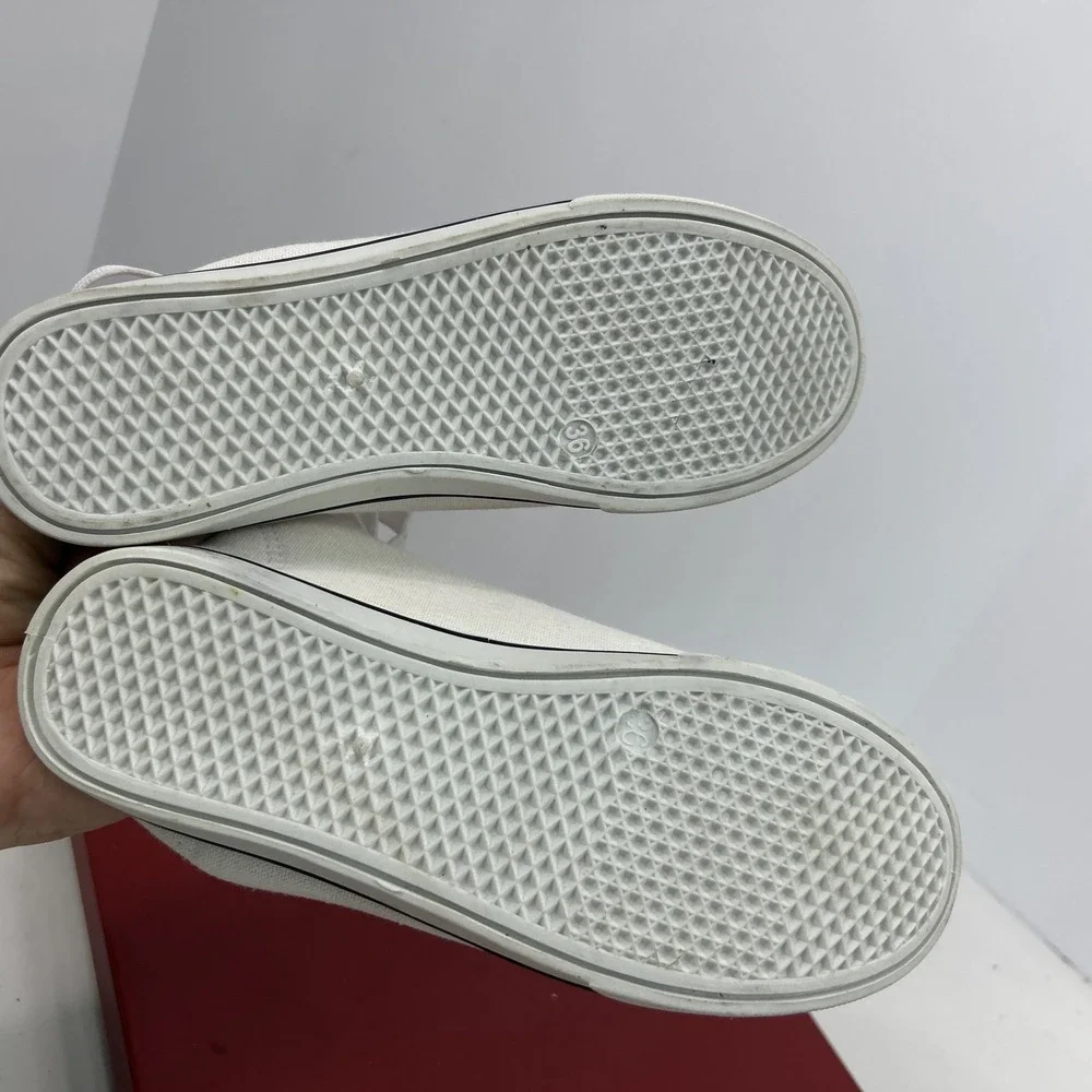 White Canvas Sneakers US 5 Lace‎ Up Shoes Classic Preppy